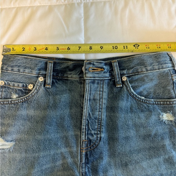 Everlane Women’s The Denim Short in Distressed Light Wash Blue - 26 - Picture 5 of 9